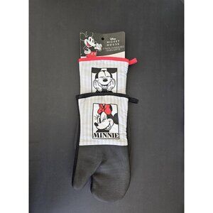 Mickey And Minnie Mouse Oversized Oven Mitts 2 Pack, New With Tags